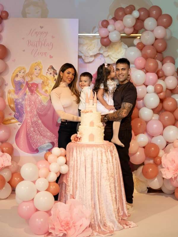 球场之外：那些抢镜的球星另一半们